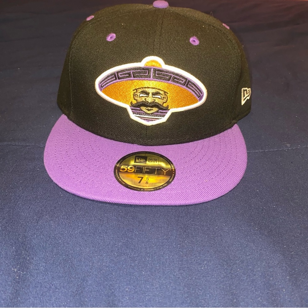 Exclusive New Era 59Fifty 7 1/2 Dankadelik
Revolutionary Skull Fitted Cap